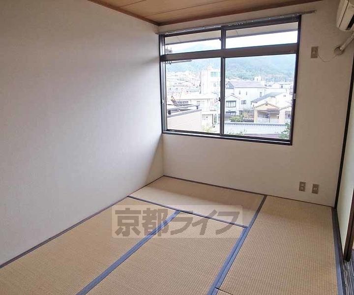 ハイツ松英203の居間