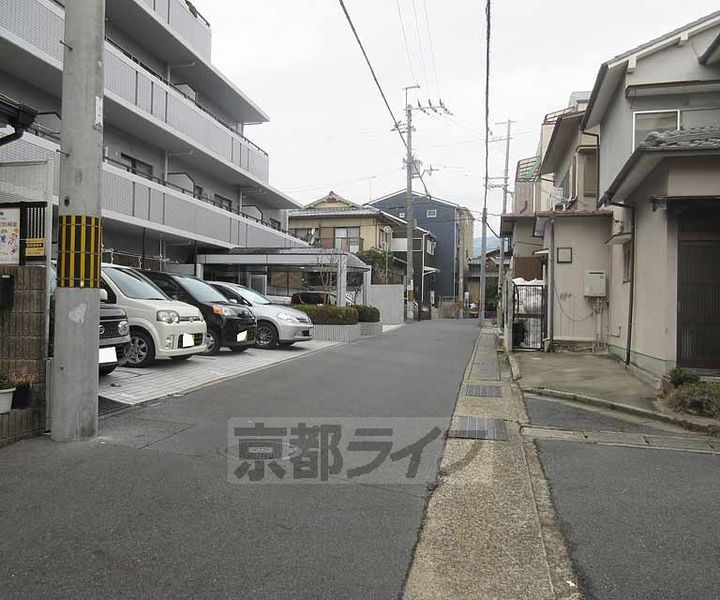 ロイヤル現代206の周辺