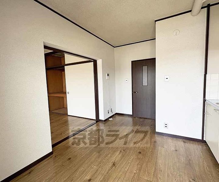 コーポ寺岡2-Cの居間