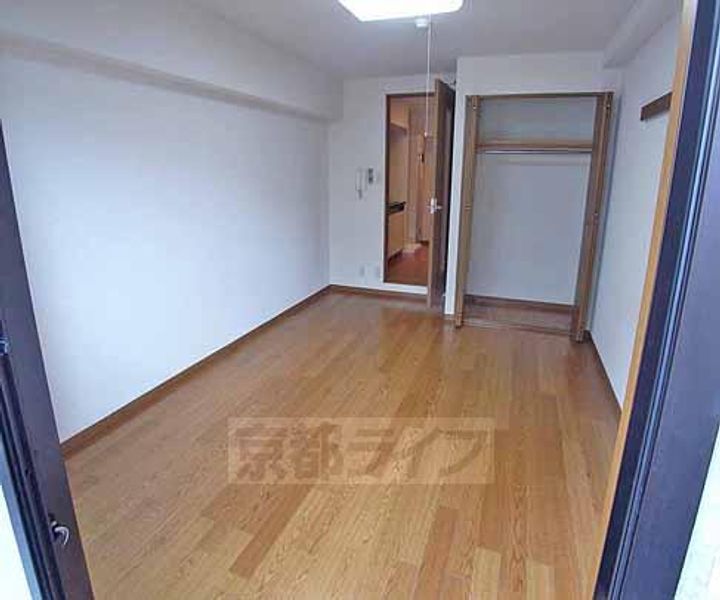 メディナ椥辻703の居間