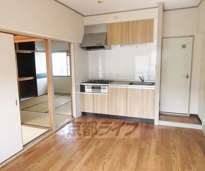 コーポ弘和の居間