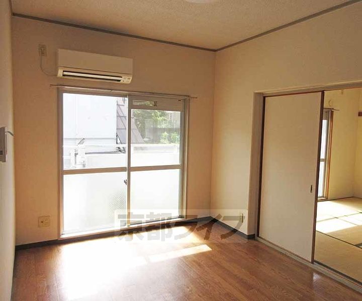 コーポ弘和の居間