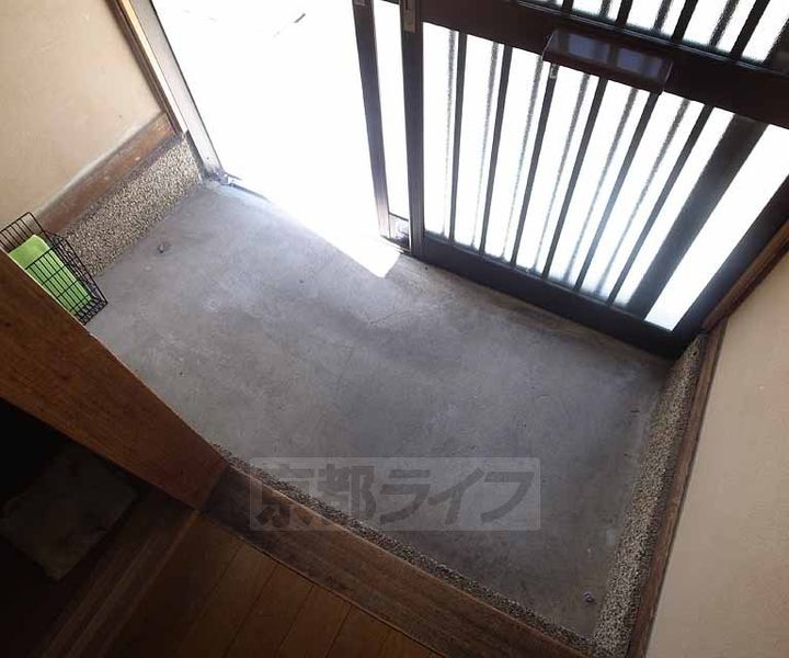 京都府京都市山科区西野山中臣町(一戸建)の賃貸物件の玄関