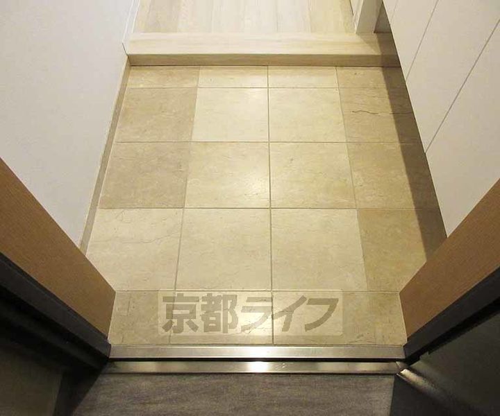 パインフィールド洛東の玄関