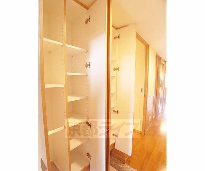 パインフィールド洛東の玄関