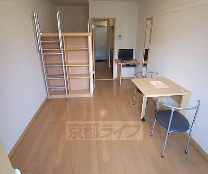 京都府京都市伏見区日野岡西町の賃貸アパートの居間