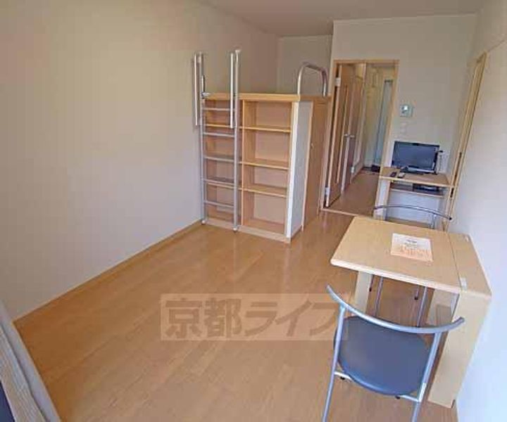 京都府京都市伏見区日野岡西町の賃貸アパートの居間