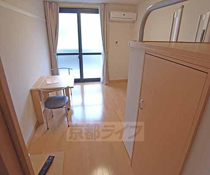 京都府京都市伏見区日野岡西町の賃貸アパートの居間