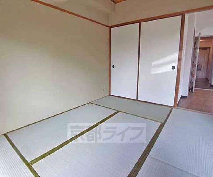第二エバグレース音羽405の居間