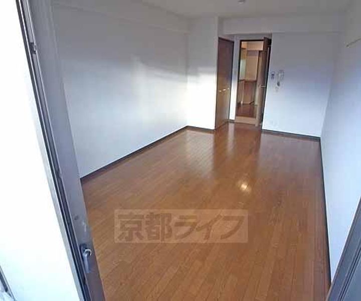 サムパティーク山科905の居間