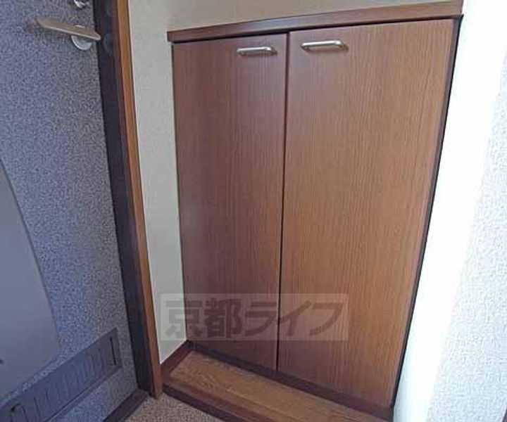 ベルメゾン御陵107の玄関