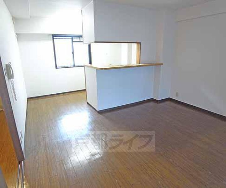 京都府京都市伏見区醍醐構口町の賃貸マンションの居間