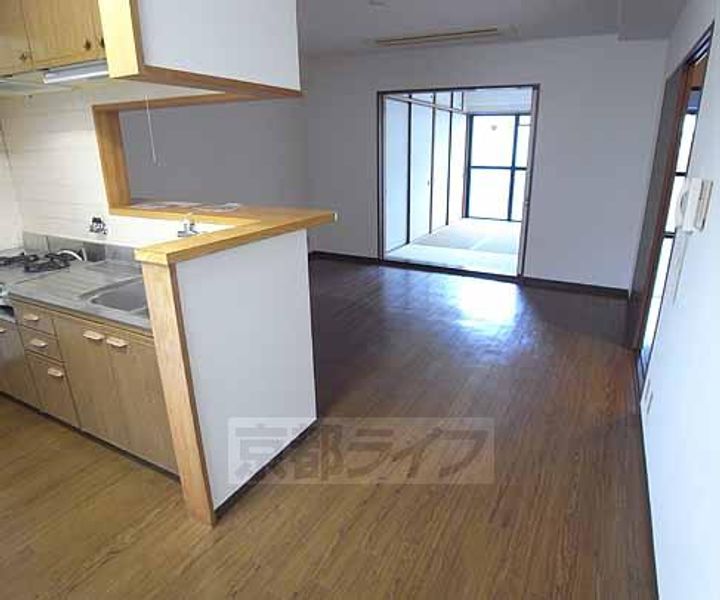 京都府京都市伏見区醍醐構口町の賃貸マンションの居間