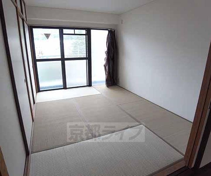 京都府京都市伏見区醍醐構口町の賃貸マンションの居間