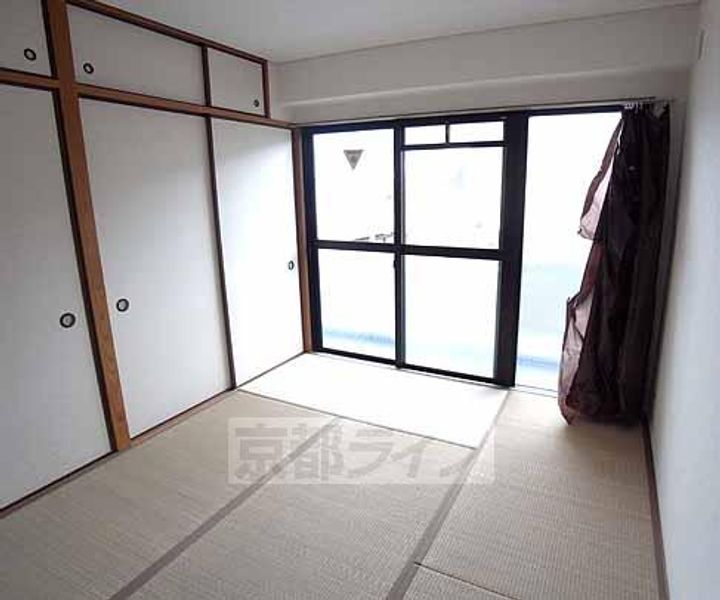 京都府京都市伏見区醍醐構口町の賃貸マンションの居間