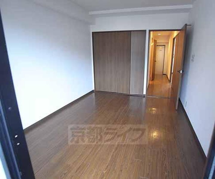 京都府京都市伏見区醍醐構口町の賃貸マンションの居間