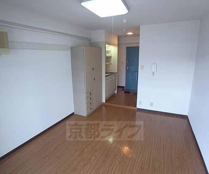 プレステージ御陵402の居間