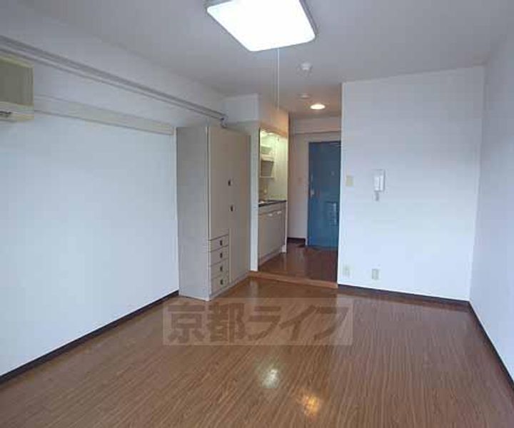 プレステージ御陵402の居間