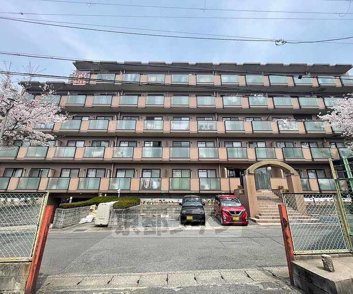 ドルチェ椥辻306の外観