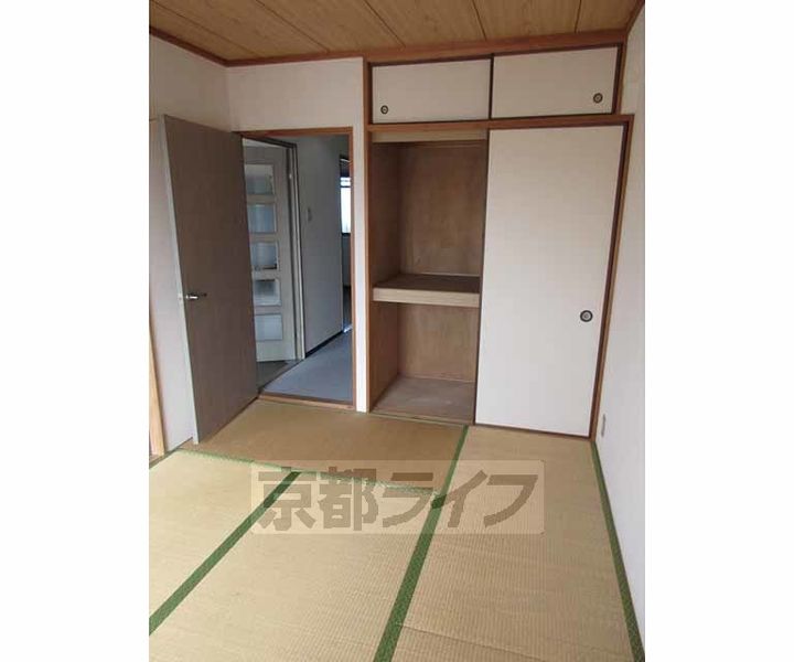 ドルチェ椥辻306の居間