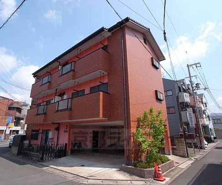京都府宇治市六地蔵の賃貸マンションの外観