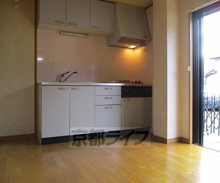 京都府宇治市六地蔵の賃貸マンションの居間