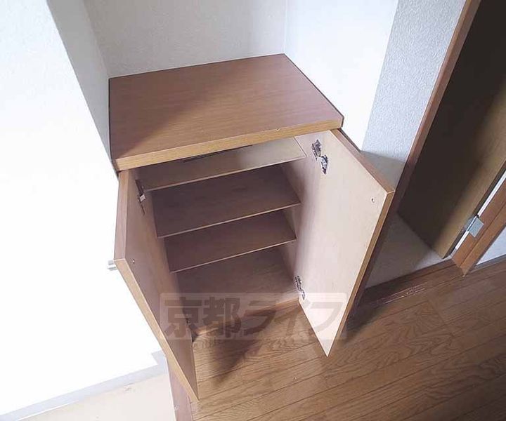 京都府京都市山科区西野山射庭ノ上町の賃貸マンションの内装