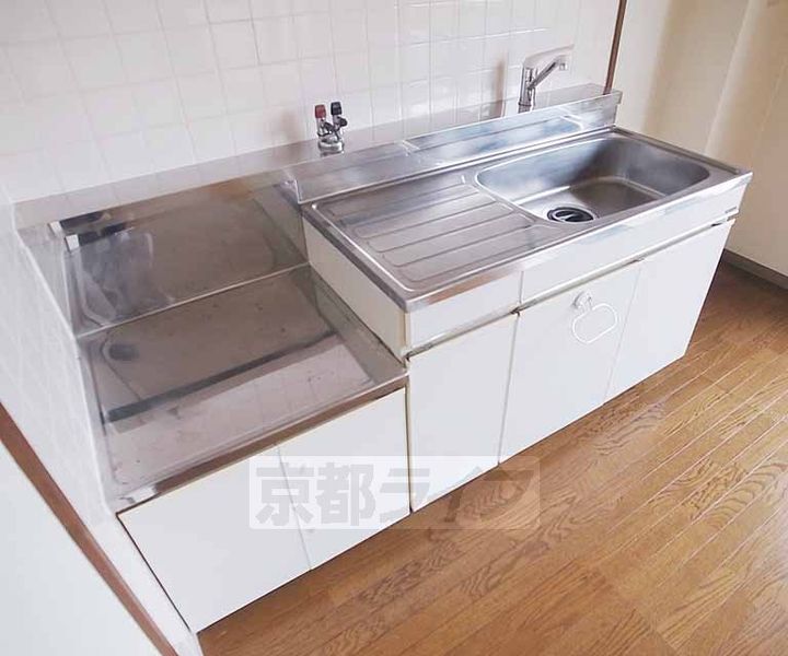 京都府京都市山科区西野山射庭ノ上町の賃貸マンションのキッチン