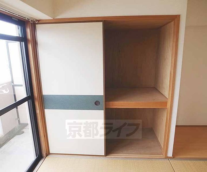 京都府京都市山科区西野山射庭ノ上町の賃貸マンションの内装