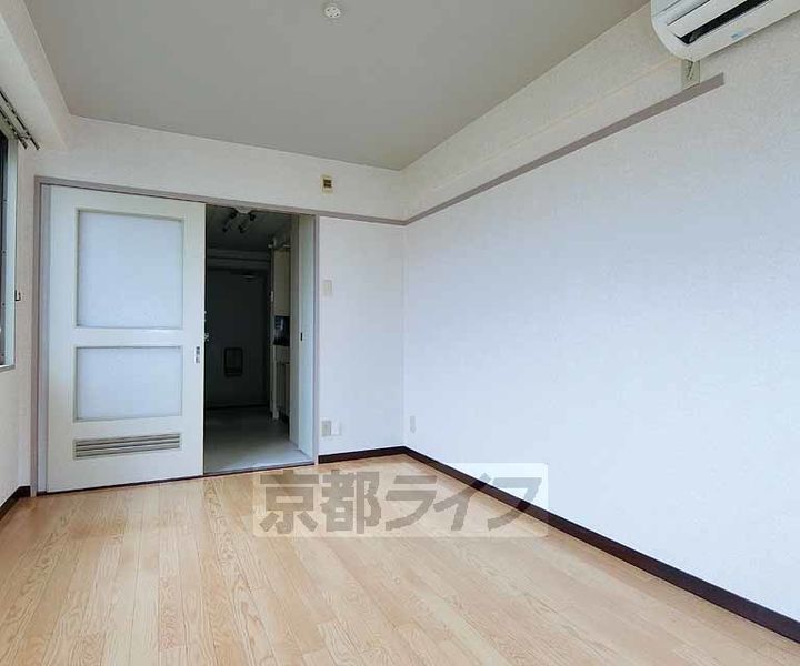 京都府長岡京市長岡1丁目の賃貸マンションの居間