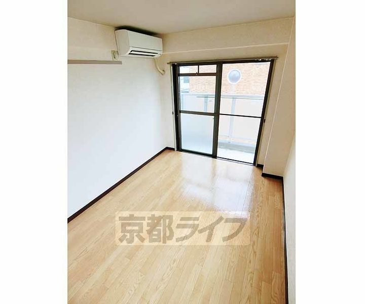 京都府長岡京市長岡1丁目の賃貸マンションの居間
