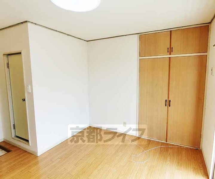 京都府乙訓郡大山崎町大山崎藤井畑の賃貸マンションの居間