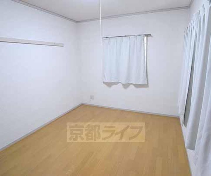 京都府長岡京市長法寺祭ノ神の賃貸マンションの居間