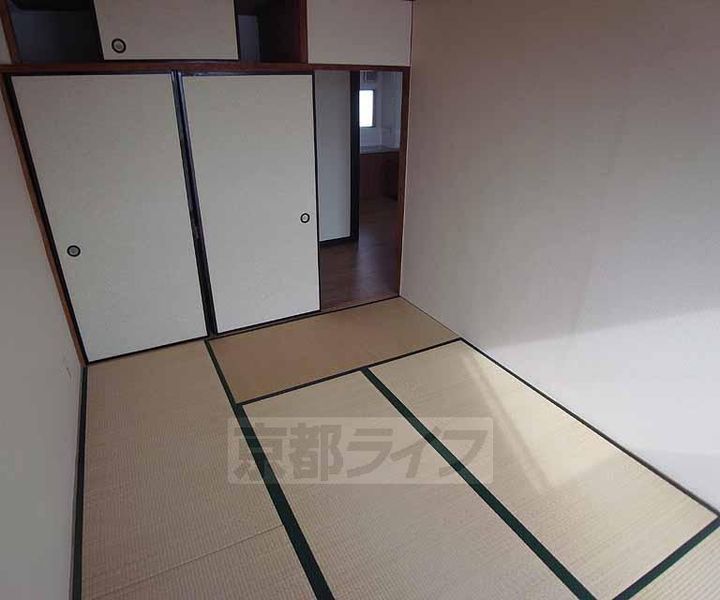 京都府長岡京市長岡2丁目の賃貸マンションの居間