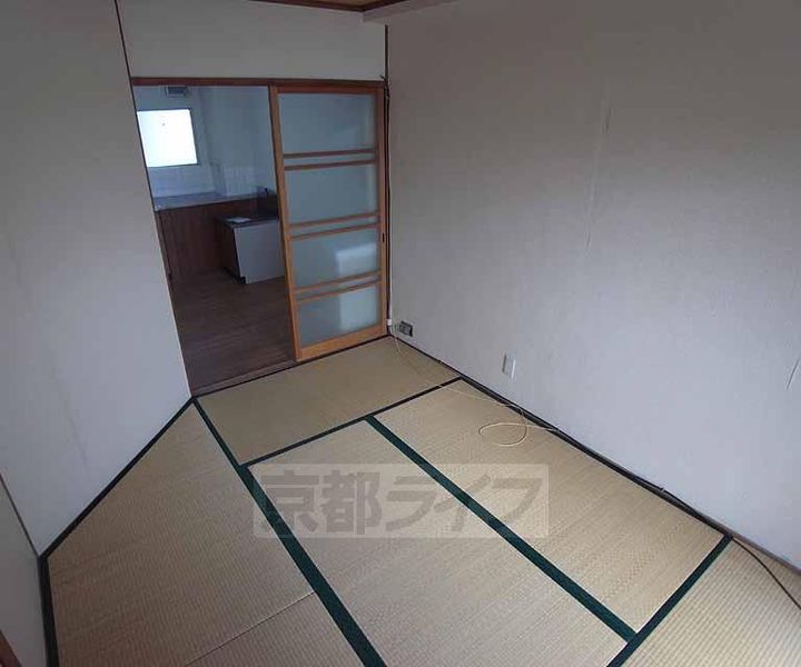 京都府長岡京市長岡2丁目の賃貸マンションの居間