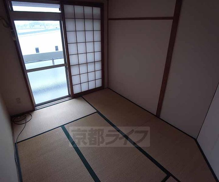 京都府長岡京市長岡2丁目の賃貸マンションの居間