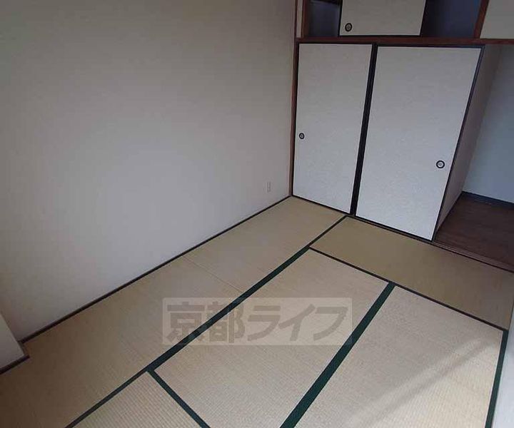 京都府長岡京市長岡2丁目の賃貸マンションの居間