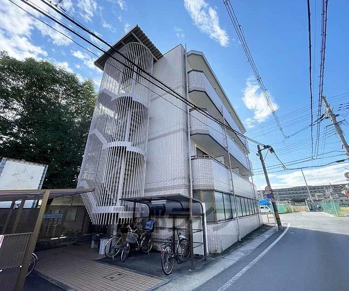 グラシィオ中久世403の外観