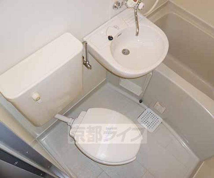 グラシィオ中久世403の内装