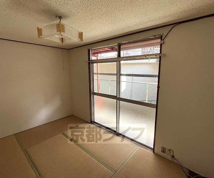 京都府乙訓郡大山崎町字大山崎小字傍示木の賃貸アパートの居間