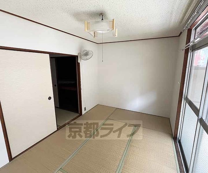 京都府乙訓郡大山崎町字大山崎小字傍示木の賃貸アパートの居間