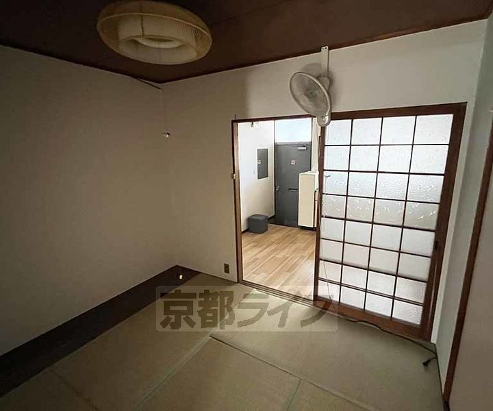 京都府乙訓郡大山崎町字大山崎小字傍示木の賃貸アパートの居間