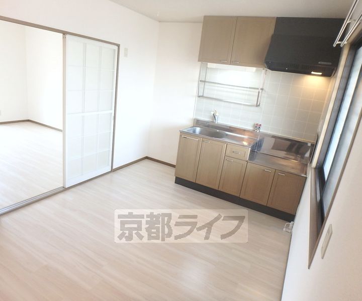 京都府京都市南区久世殿城町の賃貸アパートの居間