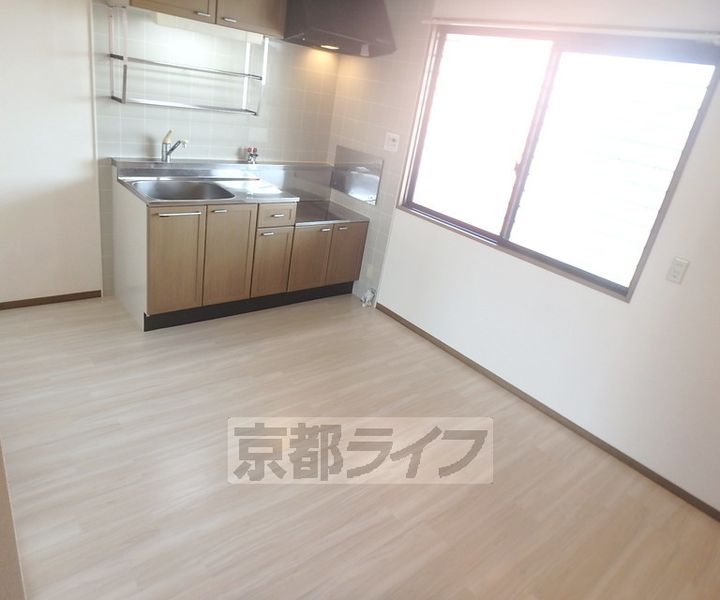 京都府京都市南区久世殿城町の賃貸アパートの居間