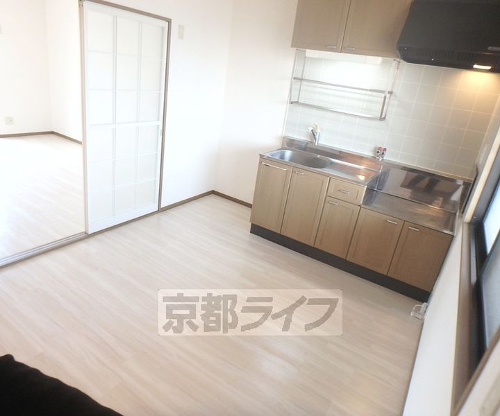 京都府京都市南区久世殿城町の賃貸アパートの居間