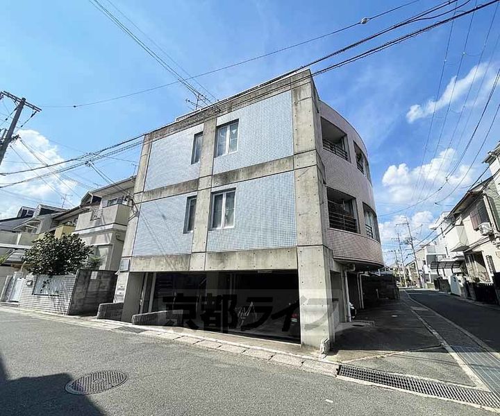 京都府向日市鶏冠井町山畑の賃貸マンションの外観