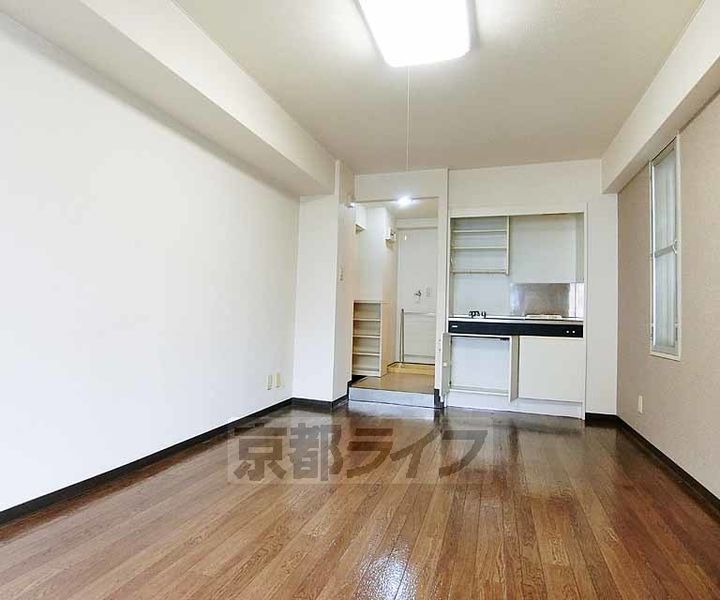 京都府向日市鶏冠井町山畑の賃貸マンションの居間