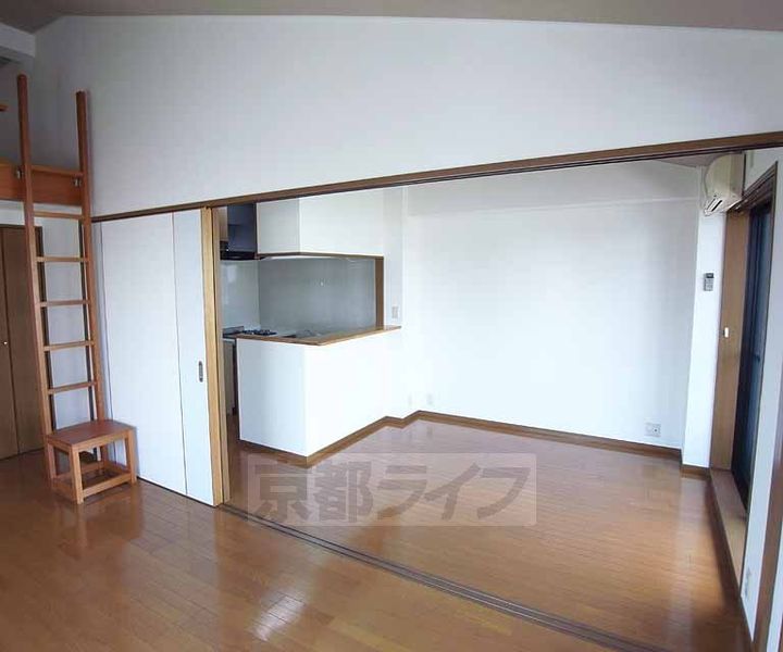 レグルス京都301の居間