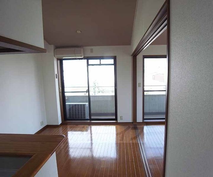 レグルス京都301の居間