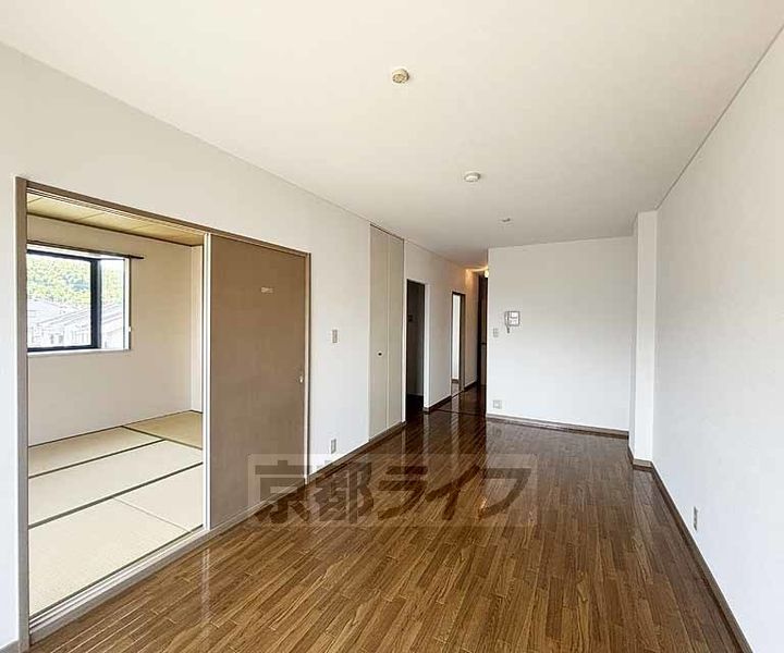 ヴィラアバンセ305の居間